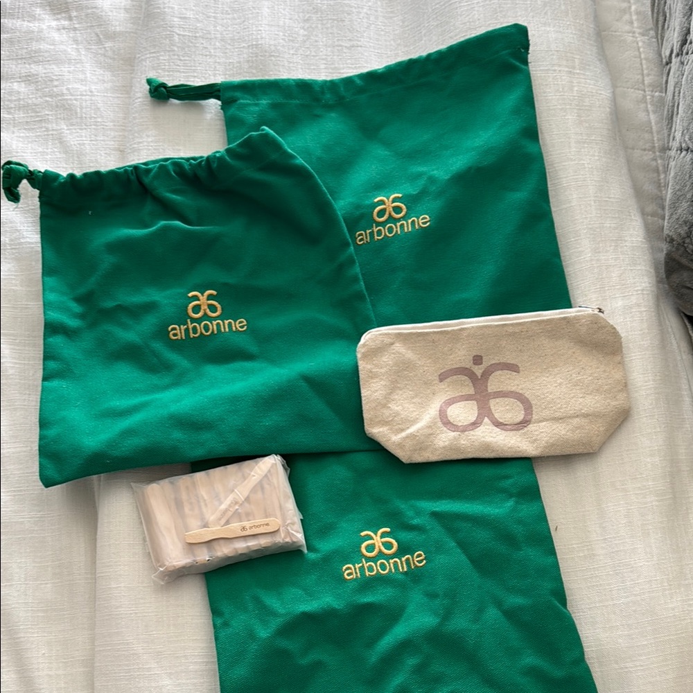 Arbonne Green and Cream Bag Set